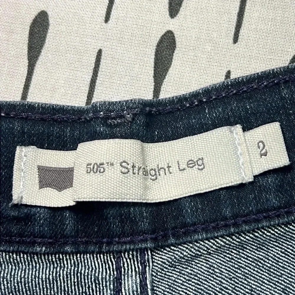 Levi Cut off's. Levi's Jean Shorts. Denim Shorts. Size 2 - Picture 9 of 10